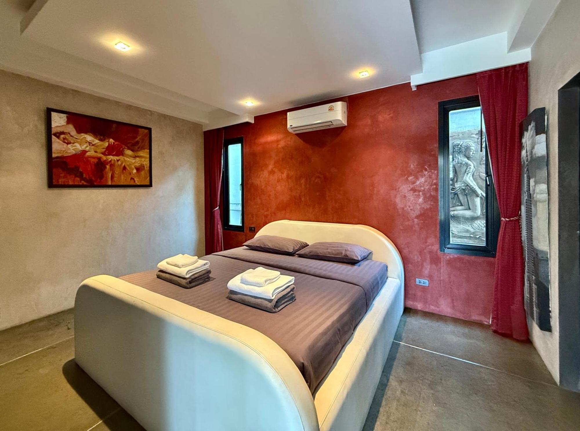 Pool 15 Nearby Walking Street *