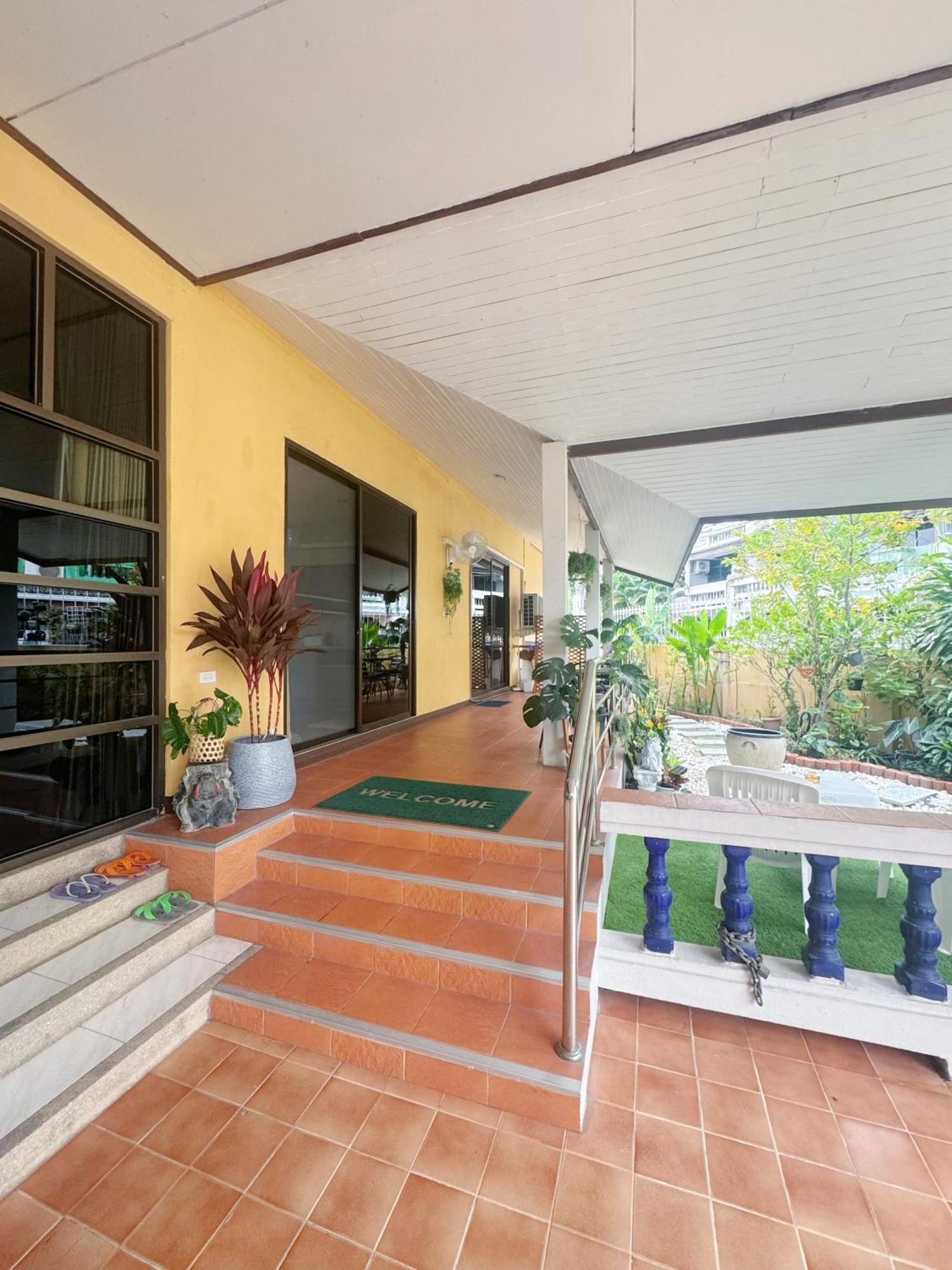 Sun And Moon House * Pattaya