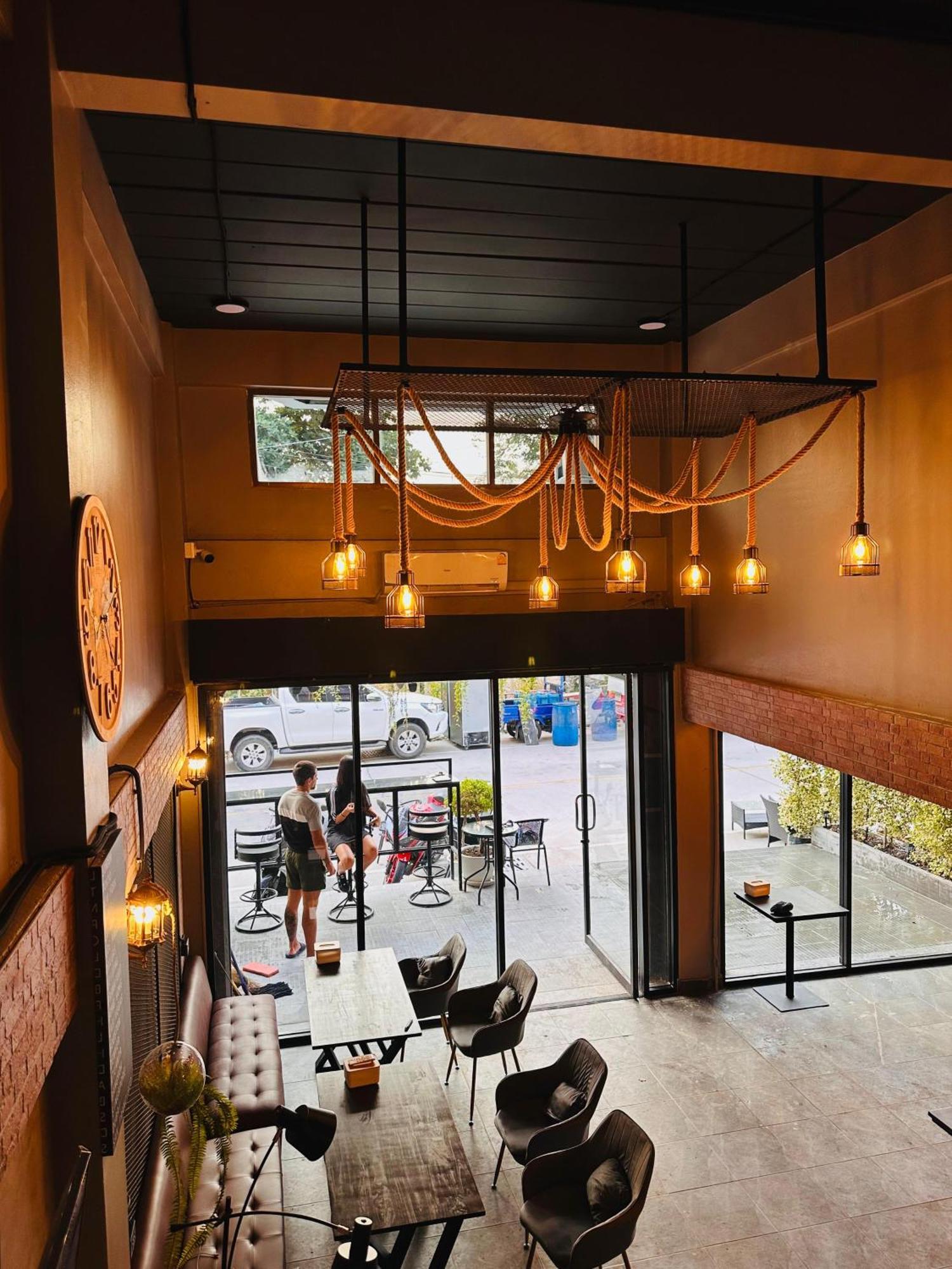 Hostel Friends Station & Cafe *