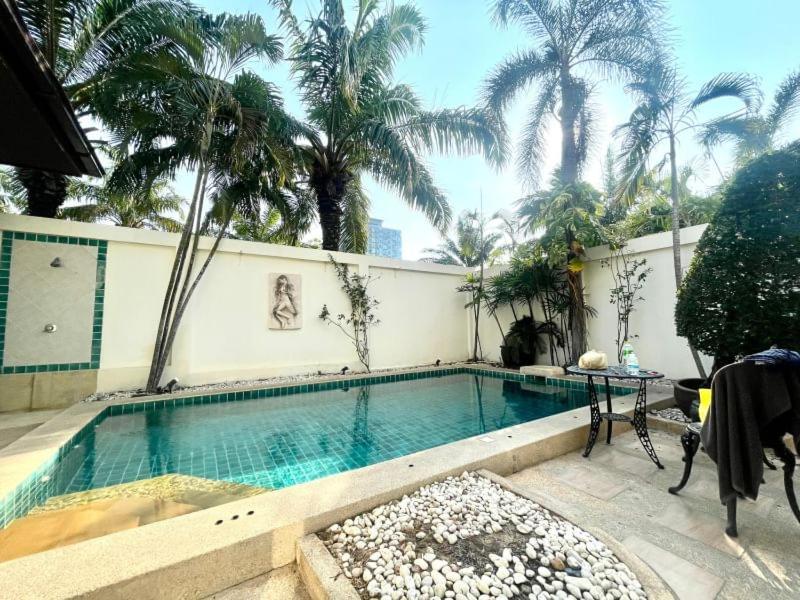 Majestic Pool * Pattaya