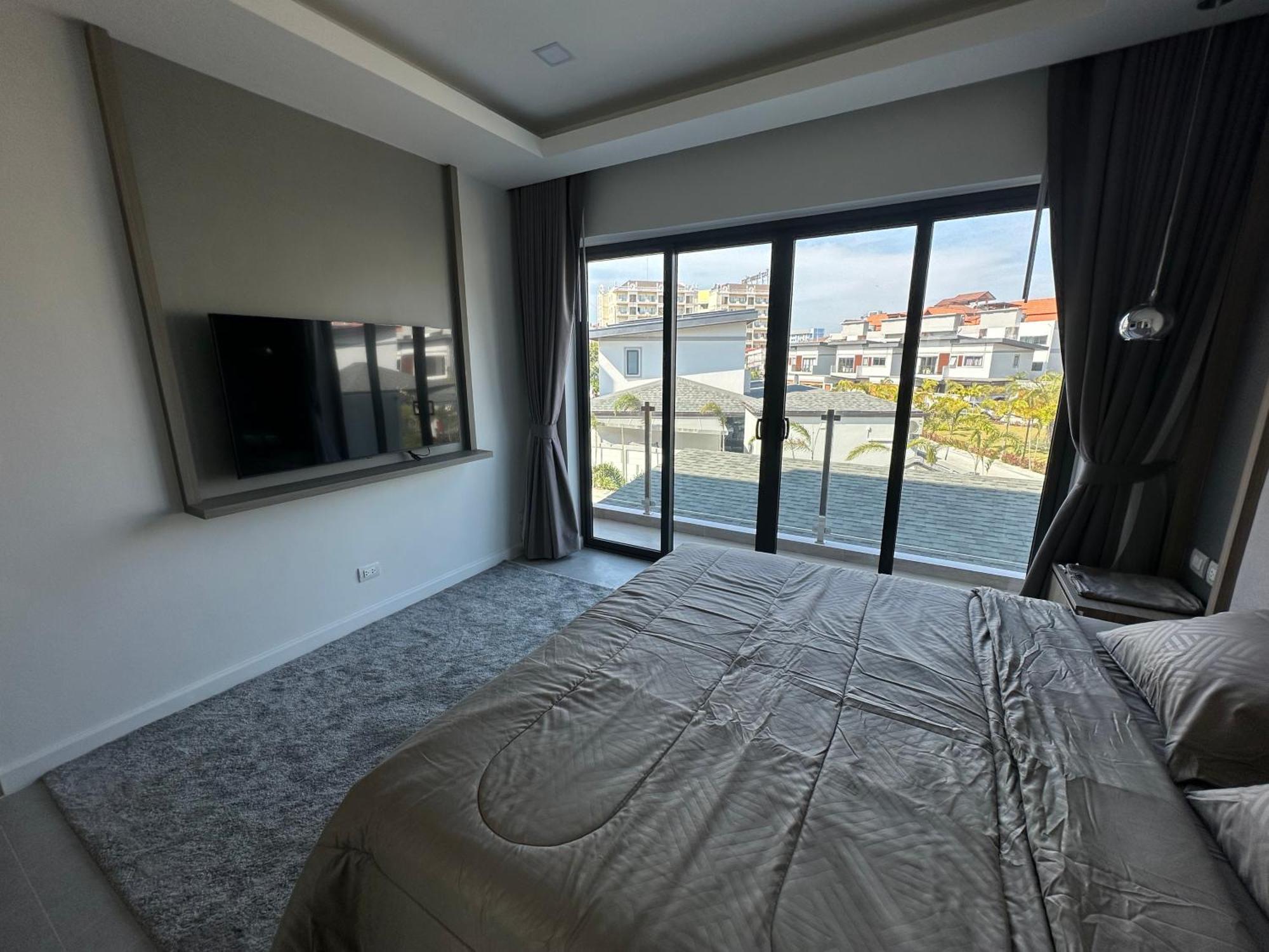 Deluxe Midtown 3bed