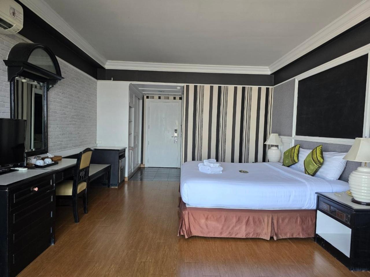 Hotel First Pacific Cirrus