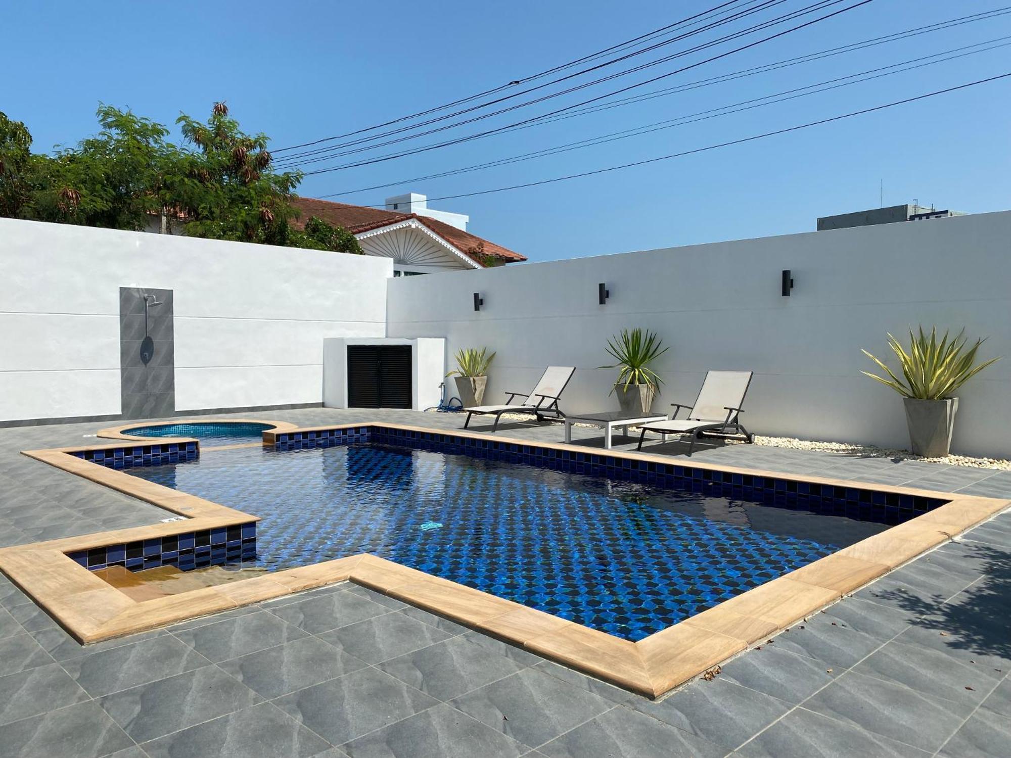Pool 427 Nearby Walking Street Pattaya