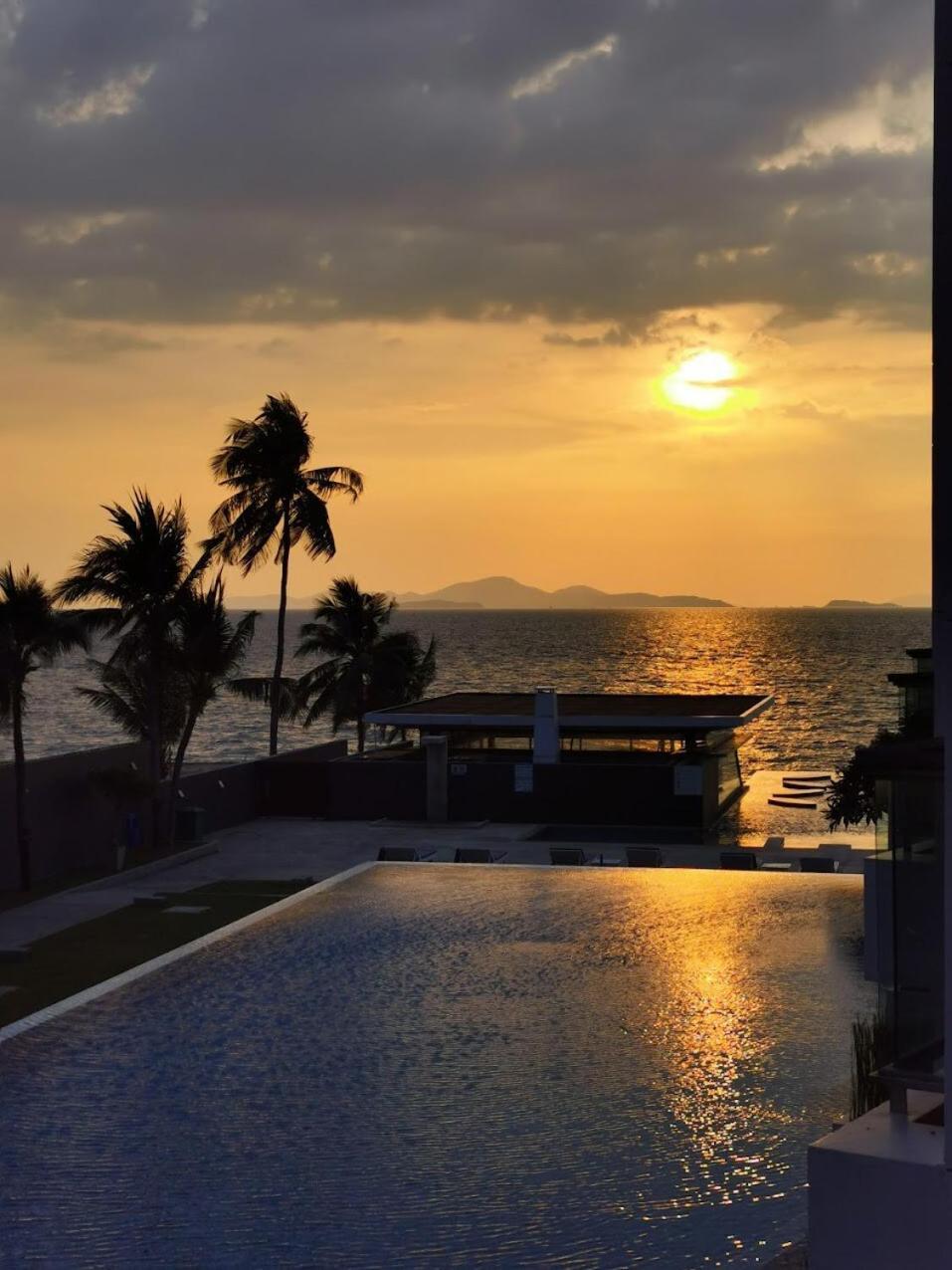 Apartment Luxury Beachfront With Ocean Views *