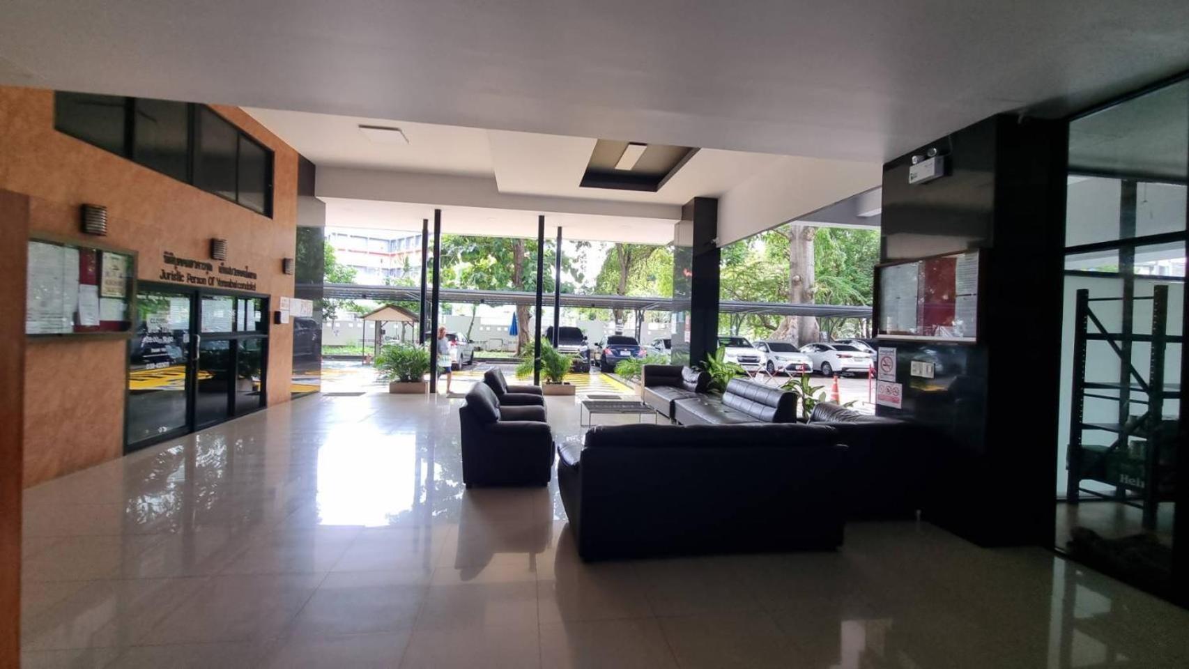 250 Metre Stroll To Walking Street - Yensabai Condotel