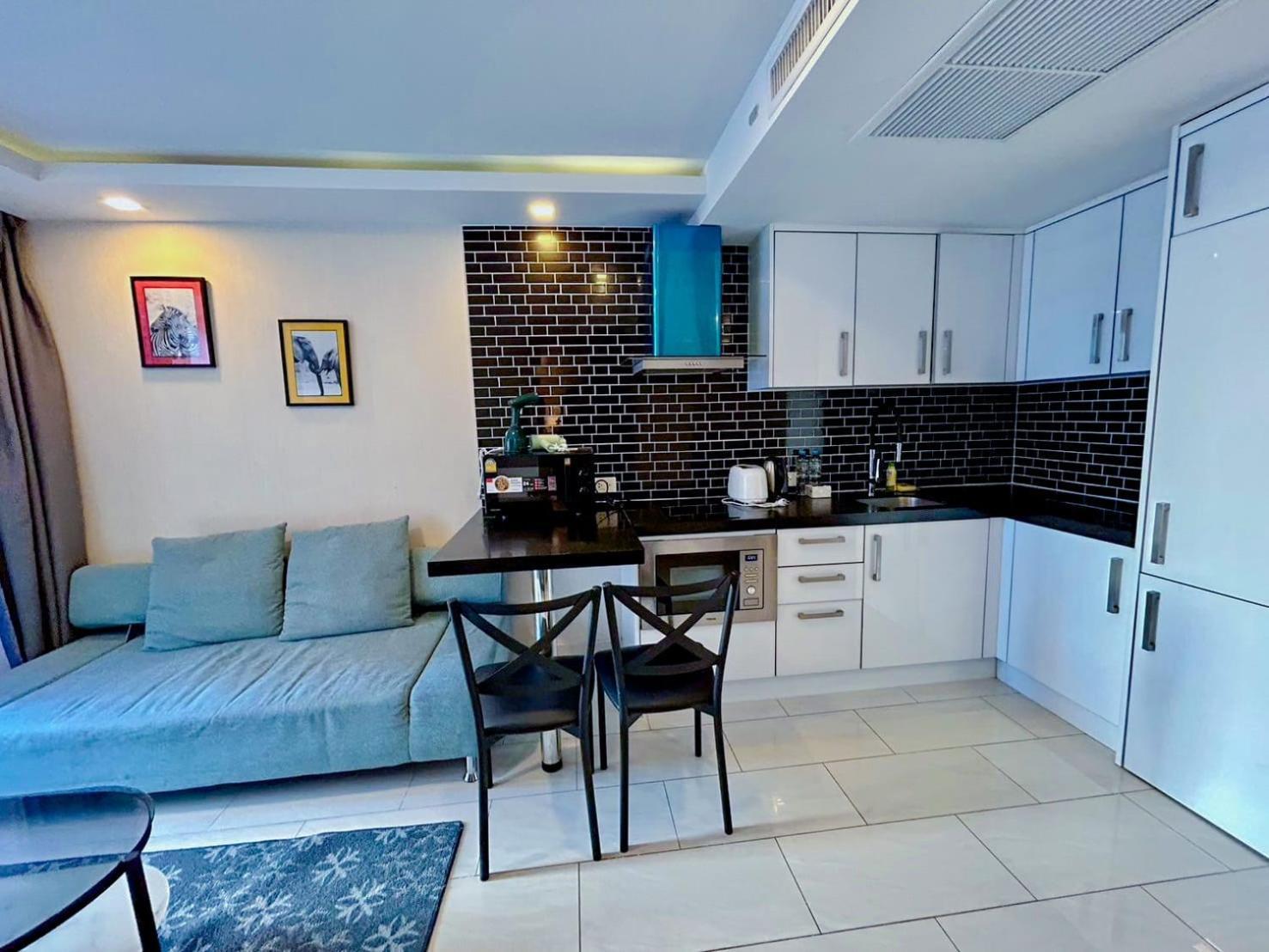Grand Avenue Apartment *