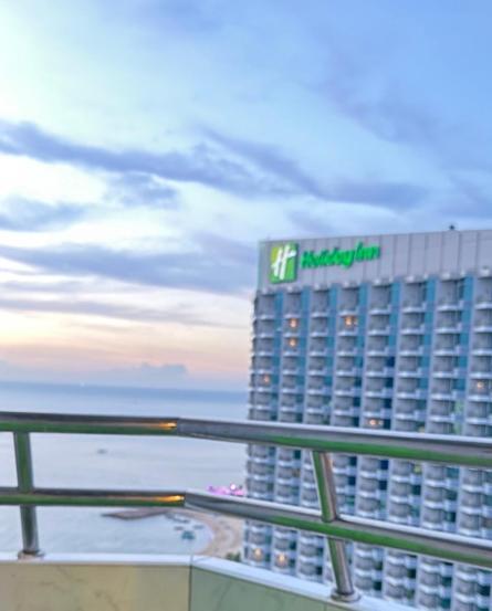 20fl Front Huge 1-bed Next To 5-star Apartment Pattaya