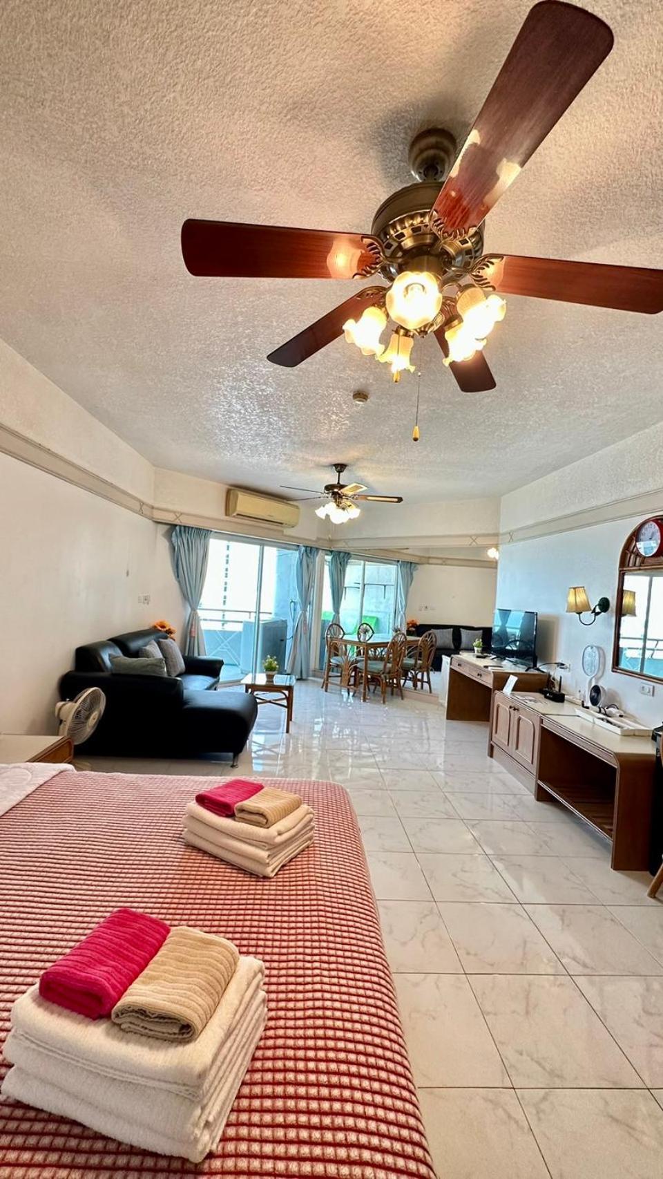 20fl Front Huge 1-bed Next To 5-star Pattaya