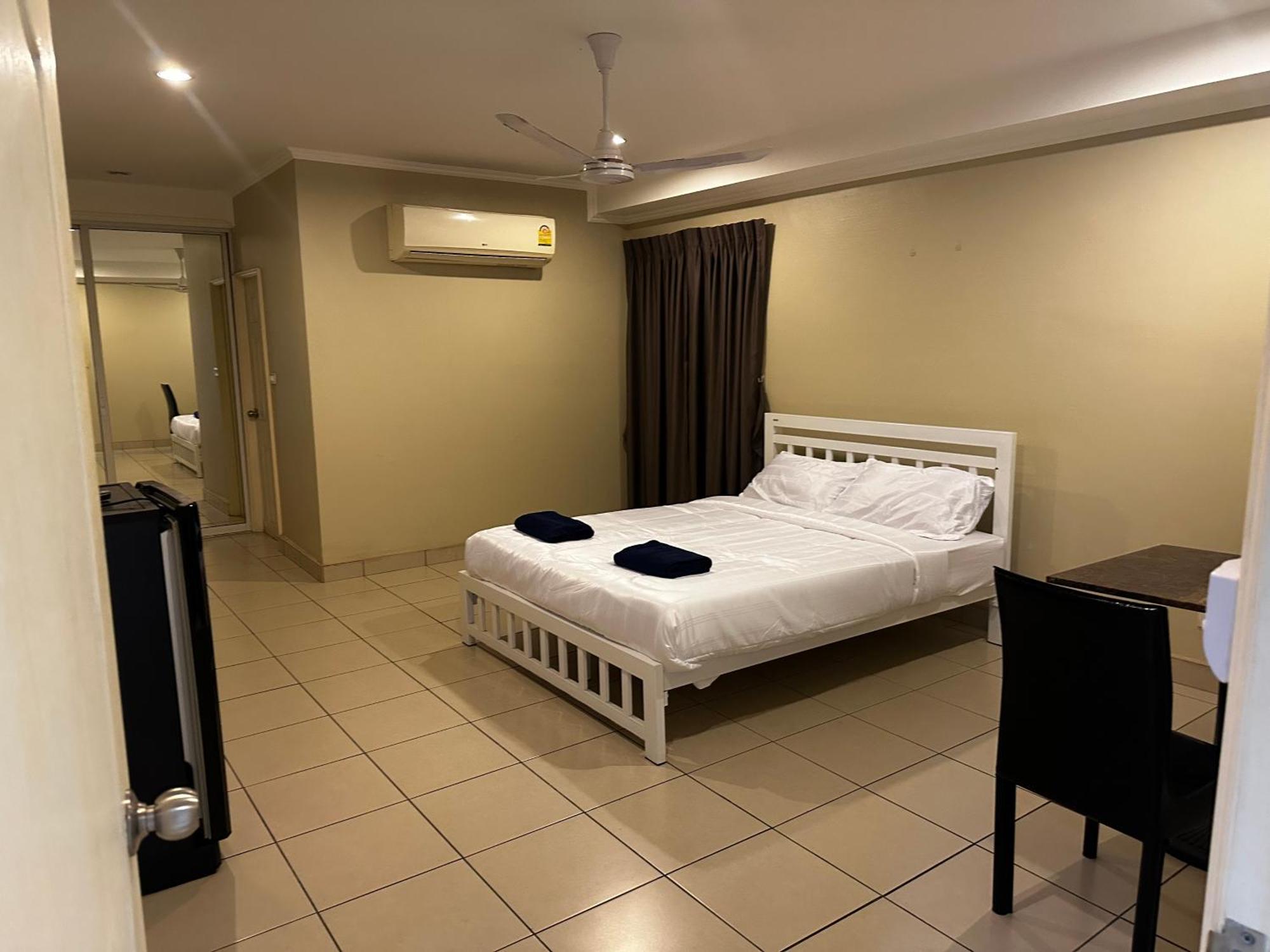 Apartment Sweet 4