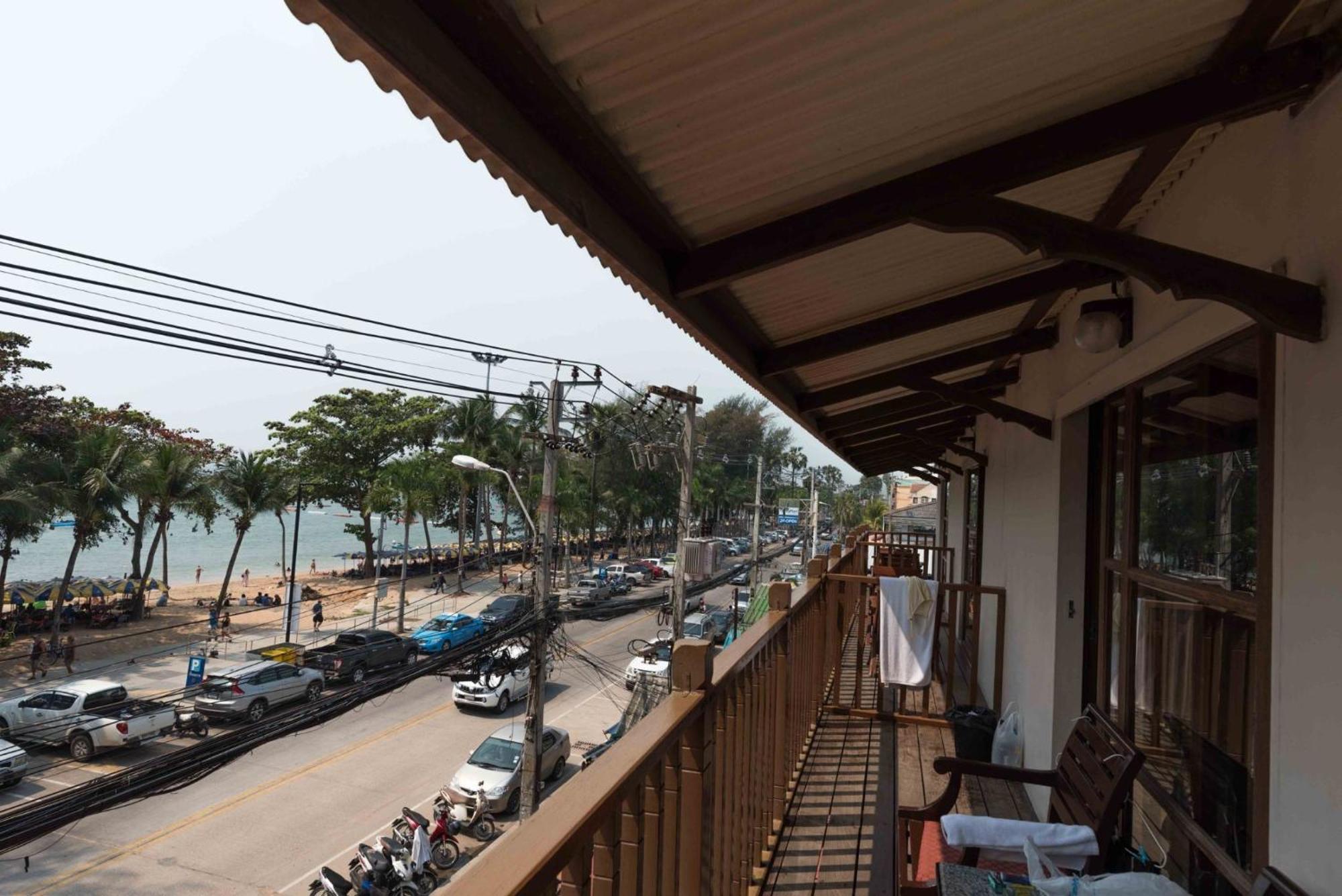 Jomtien Boathouse Hotel 3*