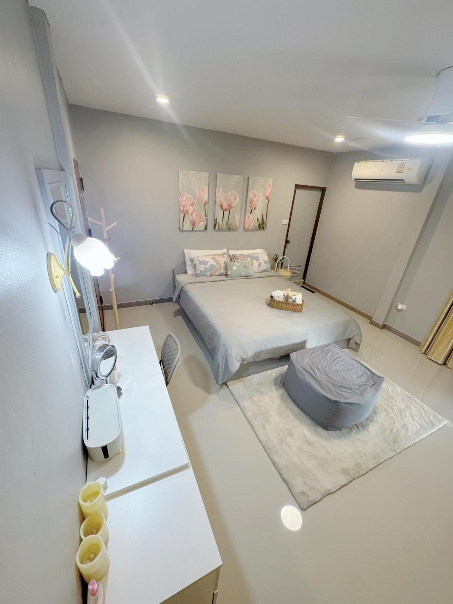 Sun And Moon House Villa