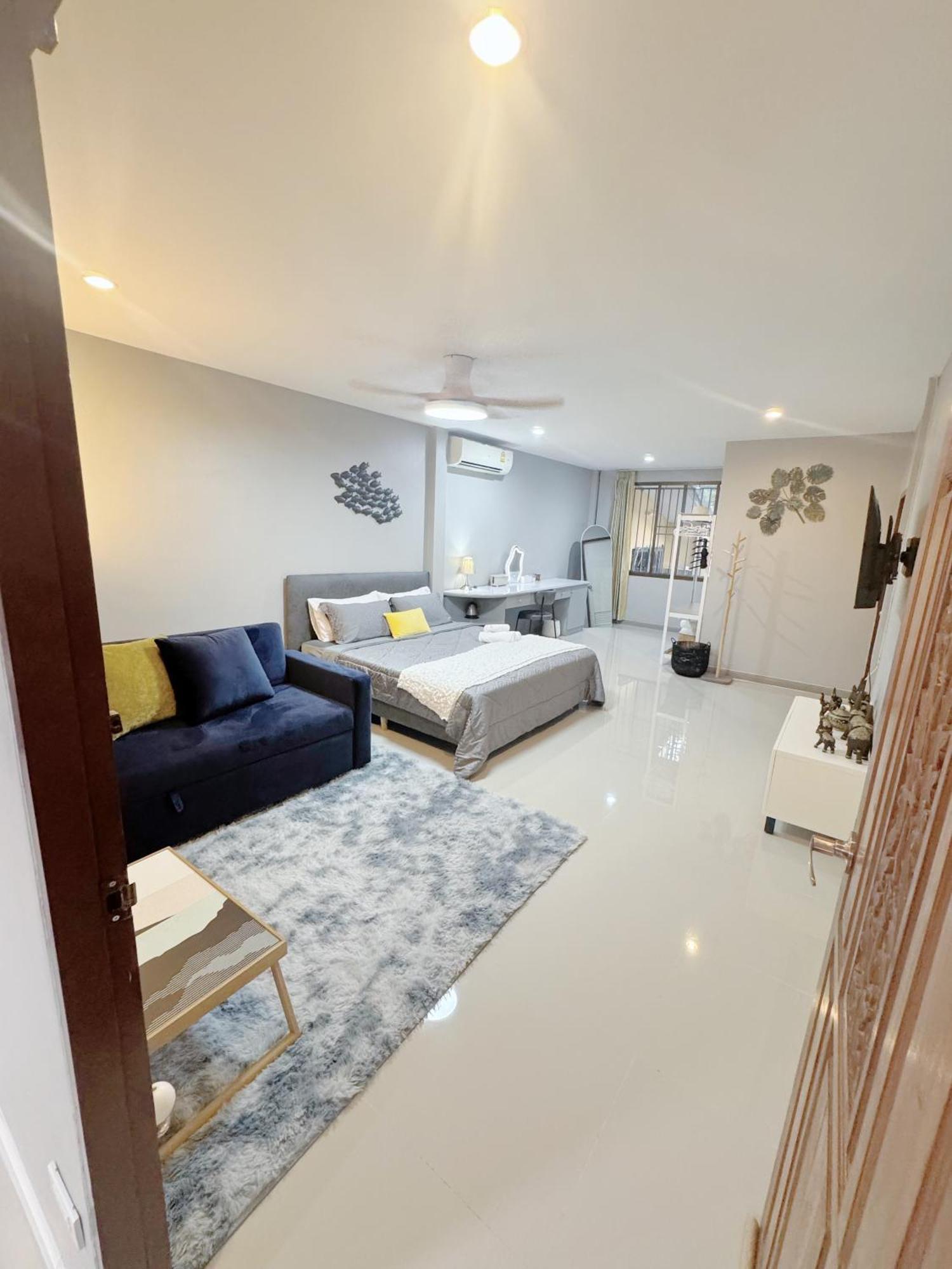 Sun And Moon House Pattaya