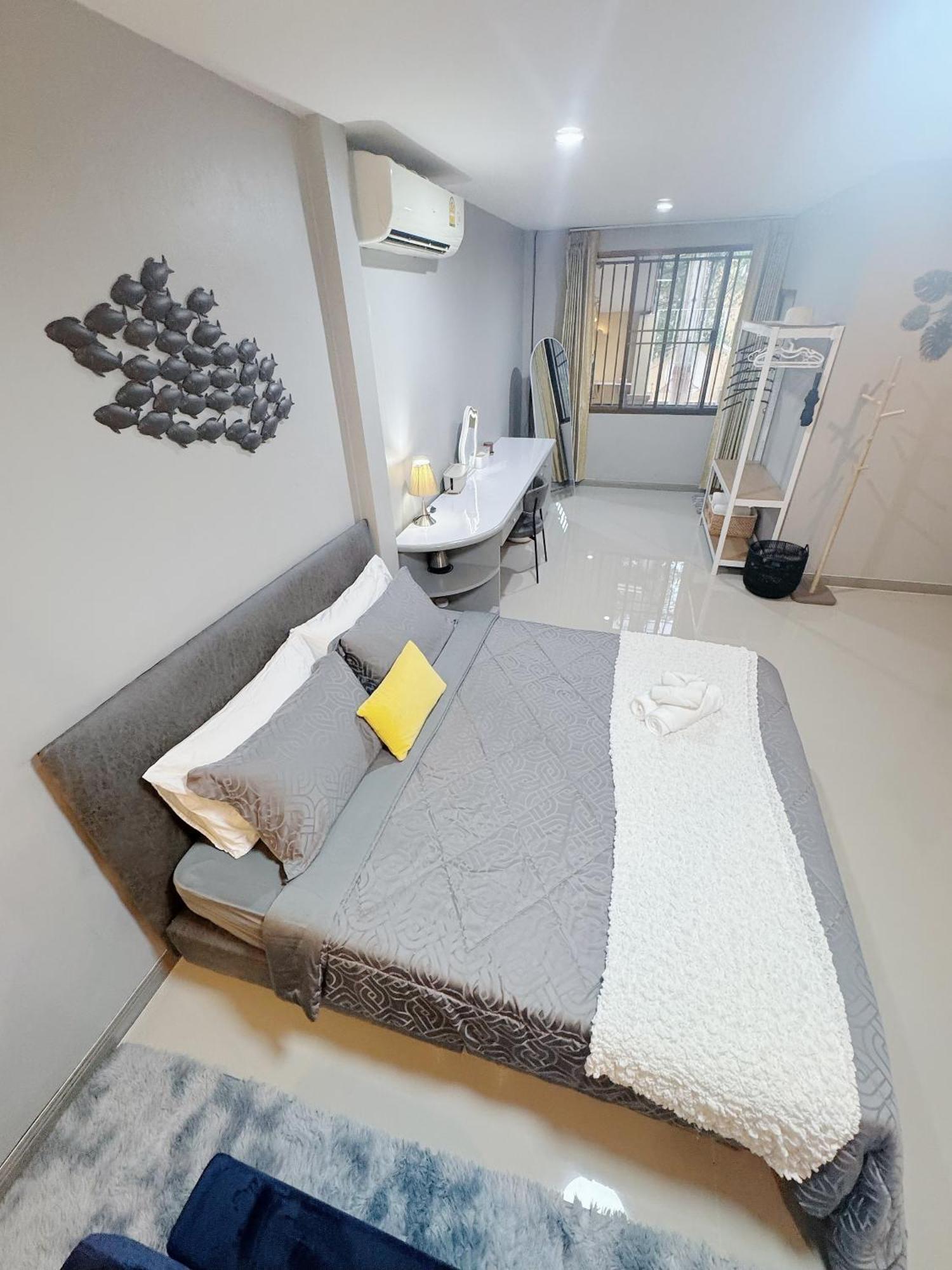 Sun And Moon House Villa *