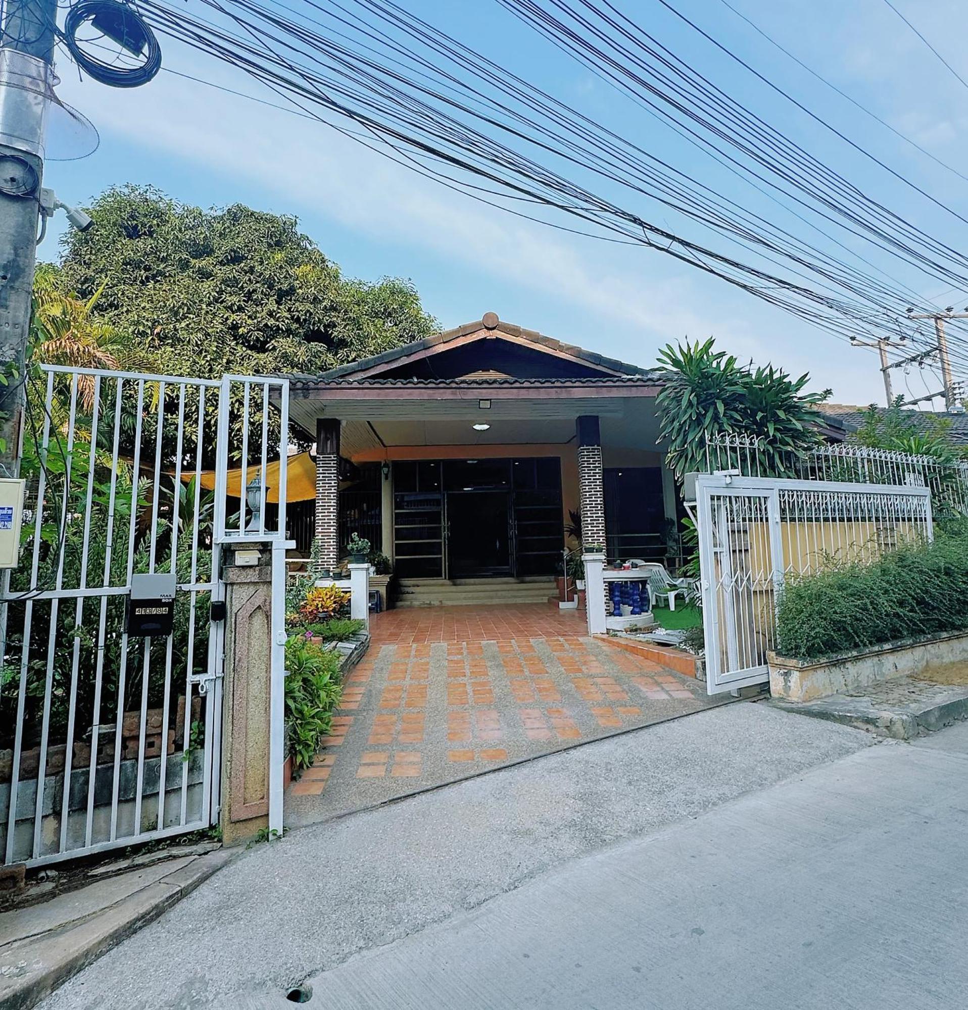 Sun And Moon House * Pattaya