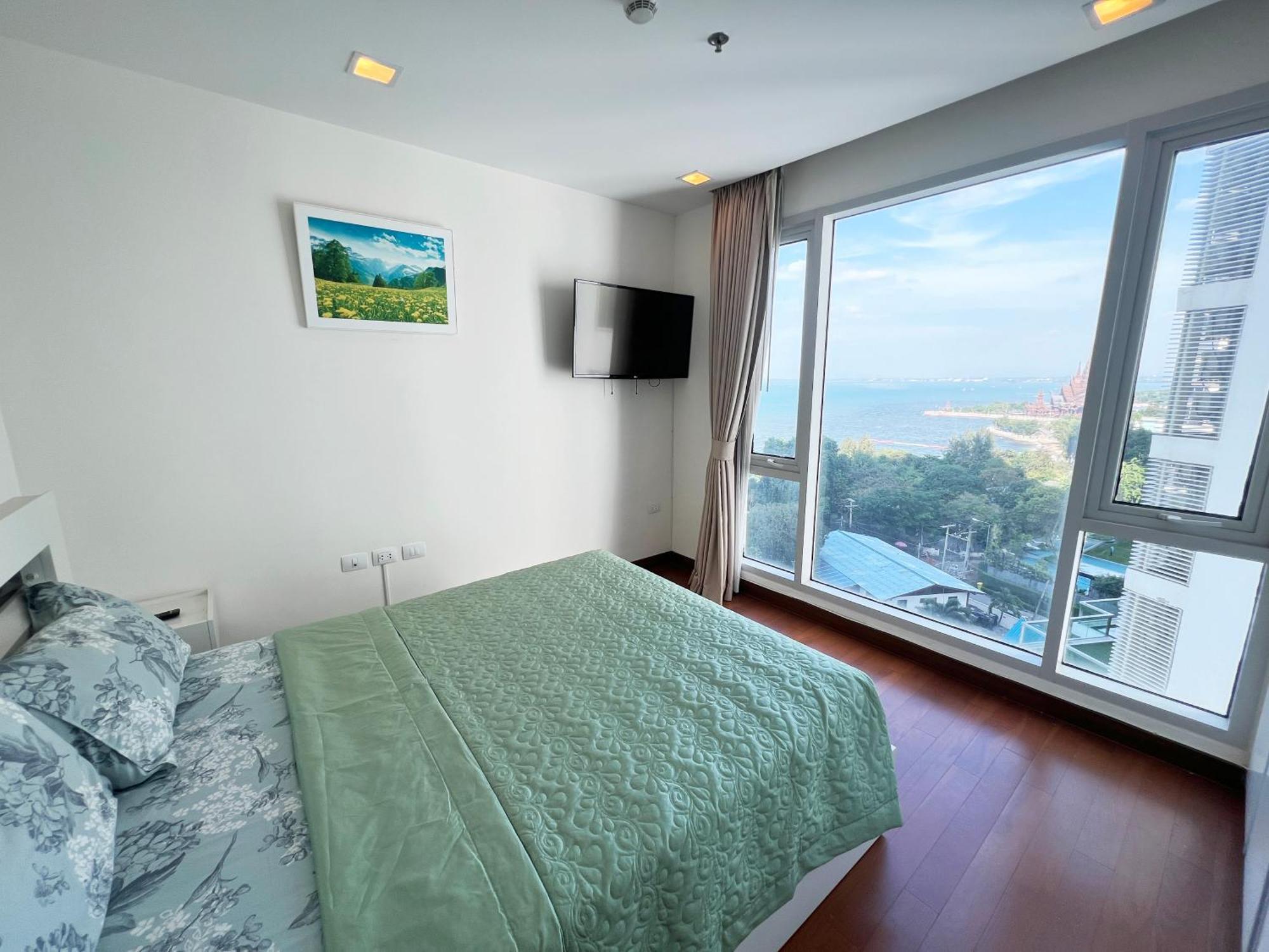 The Palm Wongamat - 2br Luxury Beachfront - Ocean View Apartment