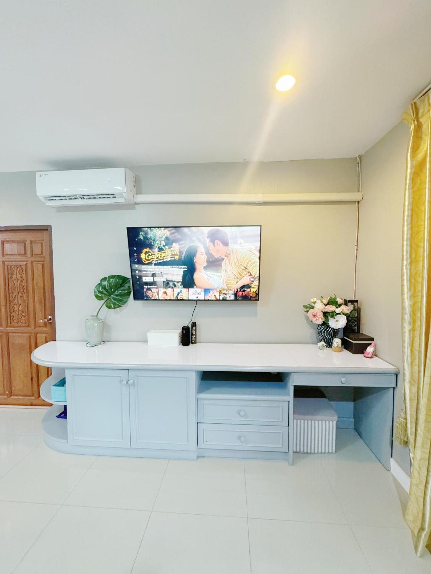 Sun And Moon House * Pattaya
