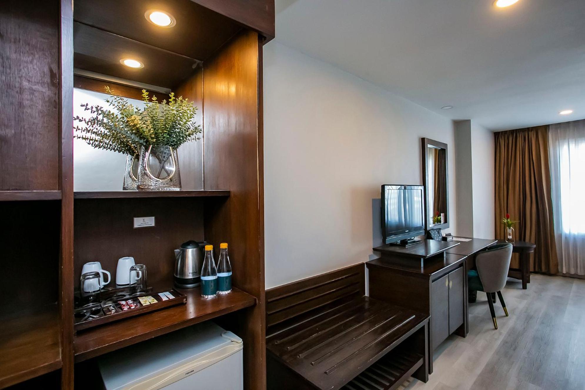 Empress Hotel 3*