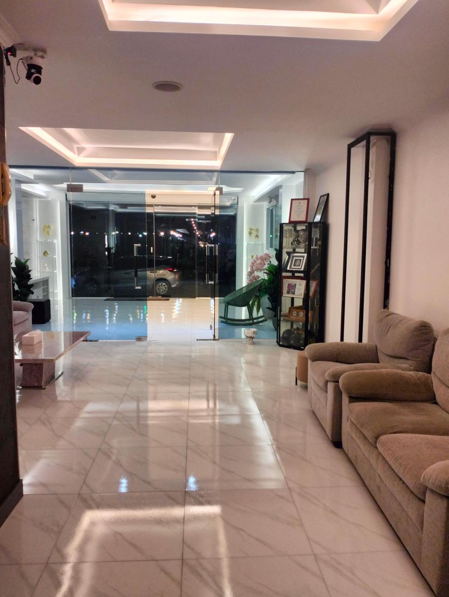 Titanic Residence-5 Minutes Walk To Walking Street Hotel 2*