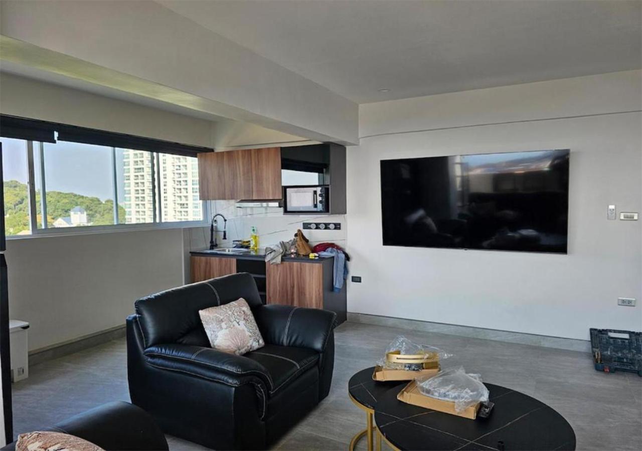 Cozy 2 Bedroom In Apartment