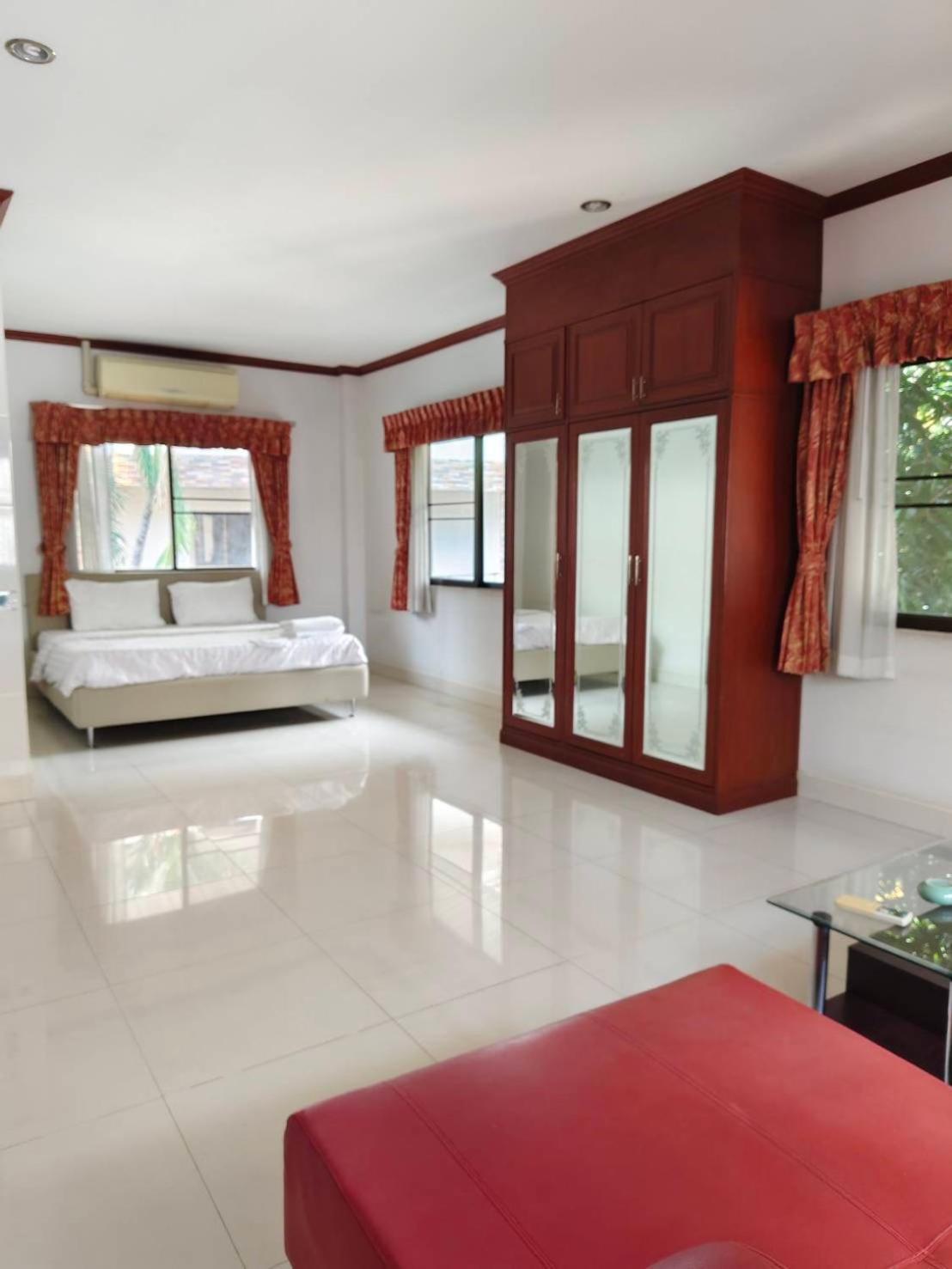 Hotel Selina Place 3*