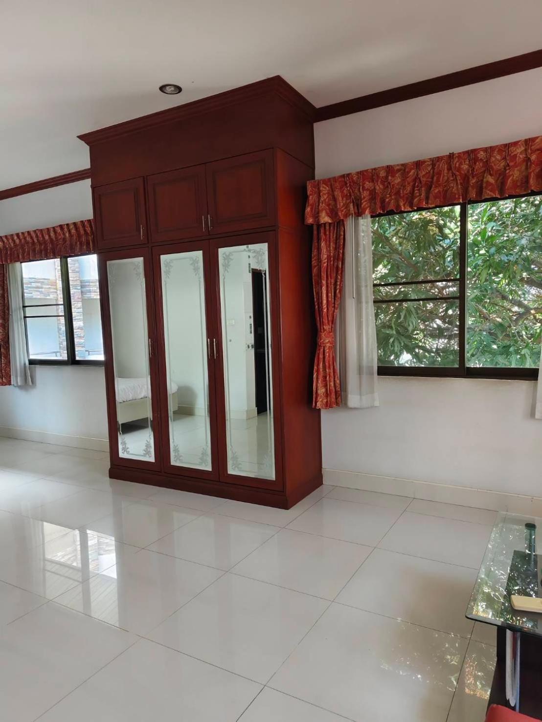 Hotel Selina Place 3*