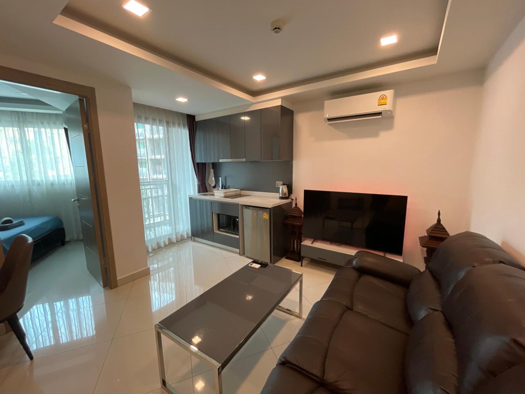 Arcadia Condo: Spacious 3-room With Entertainment & Amenities Apartment Pattaya