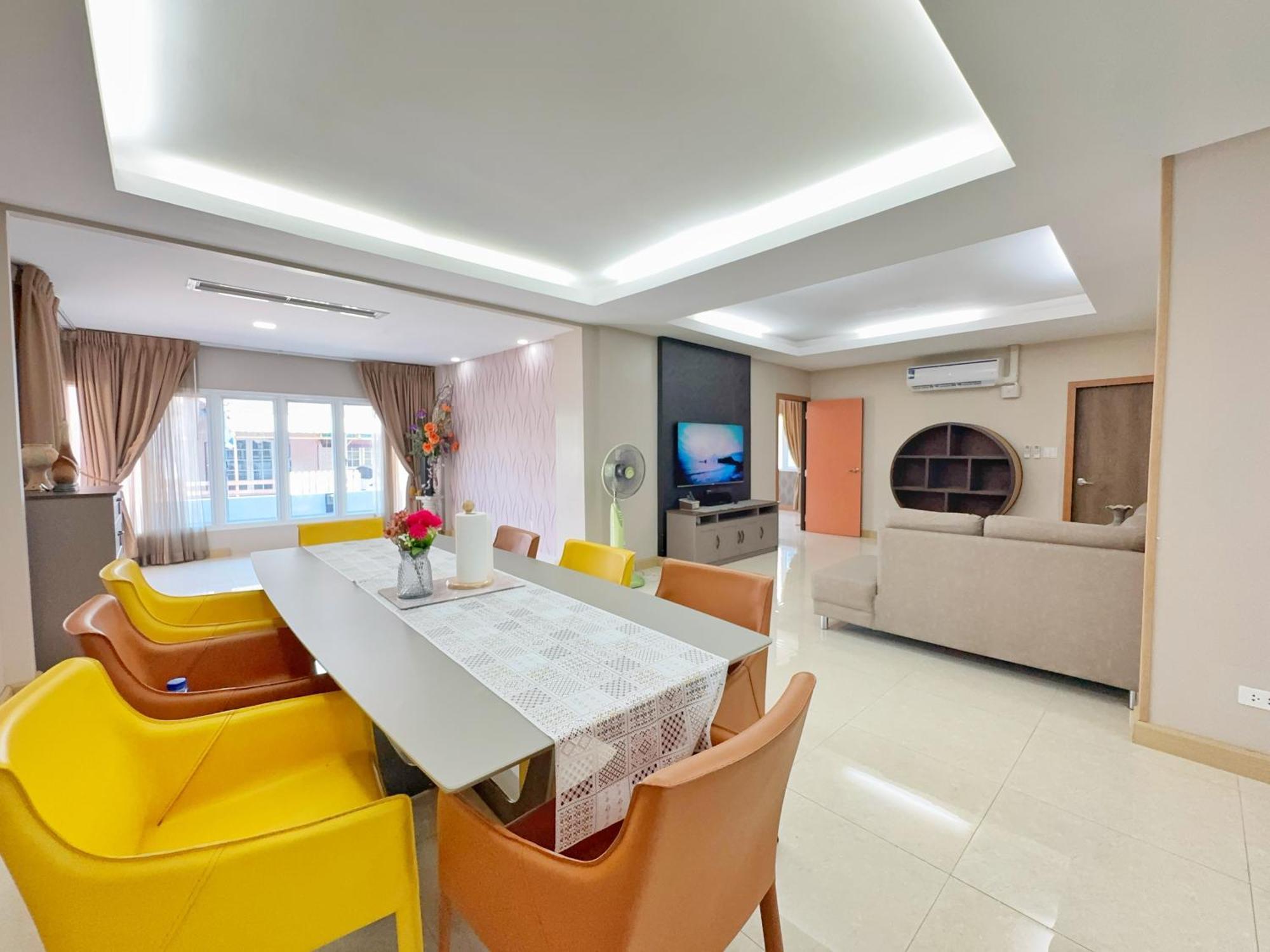 3 Bedroom House, 200 Meters To Workspace, Pet Friendly Holiday home