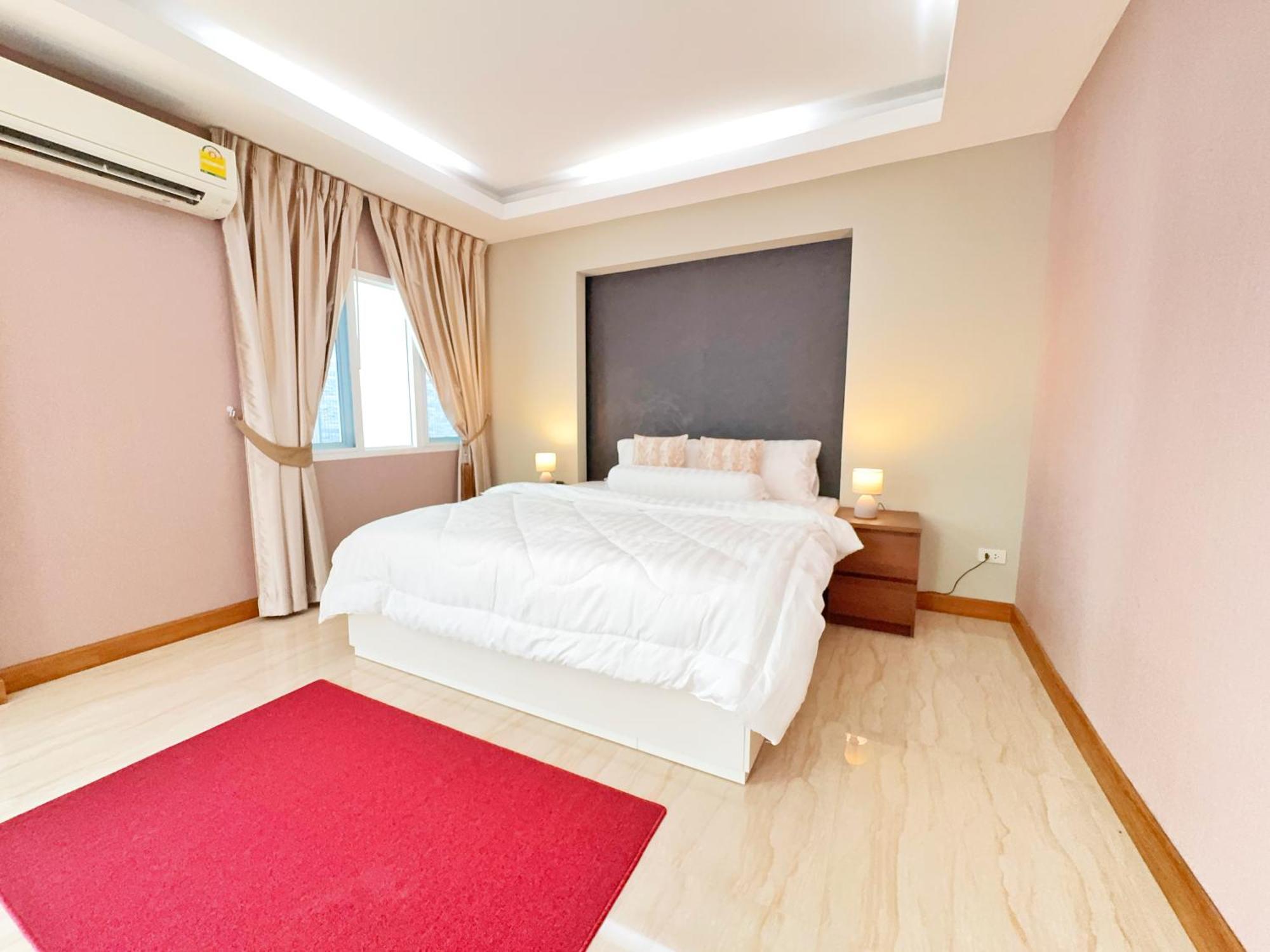3 Bedroom House, 200 Meters To Workspace, Pet Friendly Holiday home *