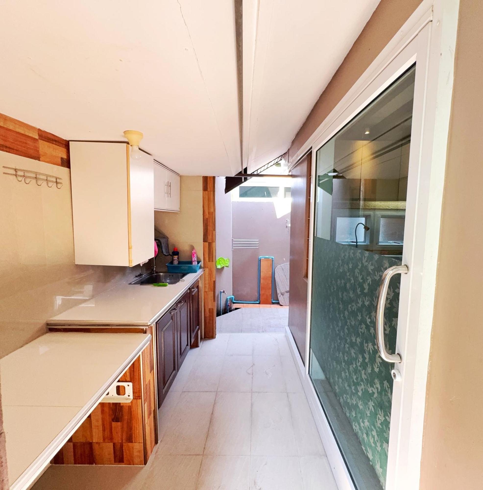 3 Bedroom House, 200 Meters To Workspace, Pet Friendly Holiday home