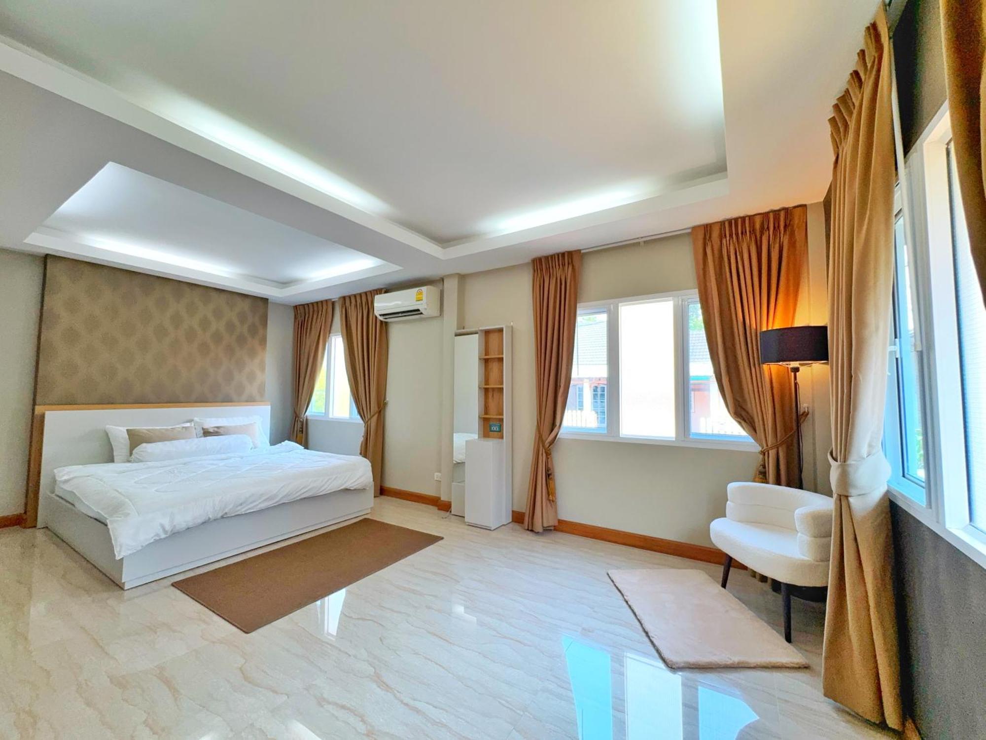 3 Bedroom House, 200 Meters To Workspace, Pet Friendly Pattaya