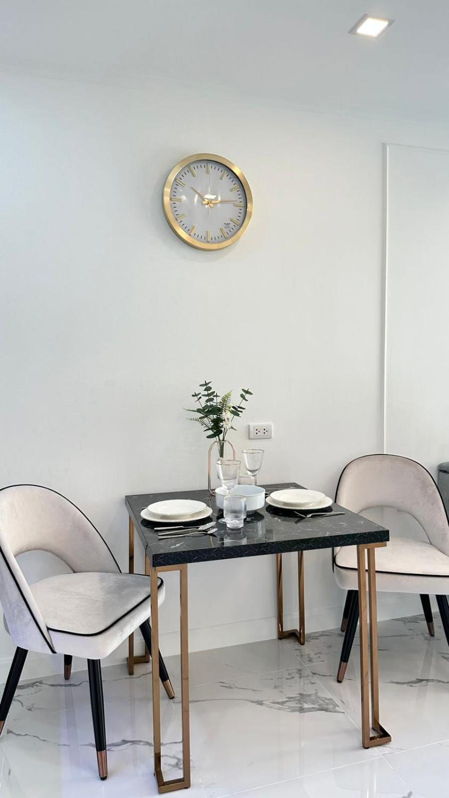 Empire Tower Apartment *