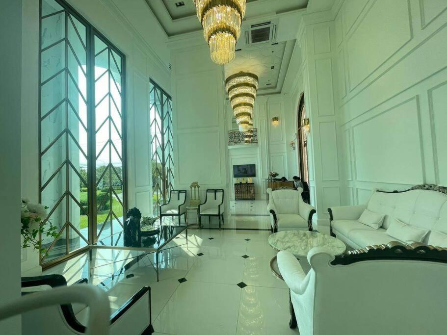 Empire Tower Apartment