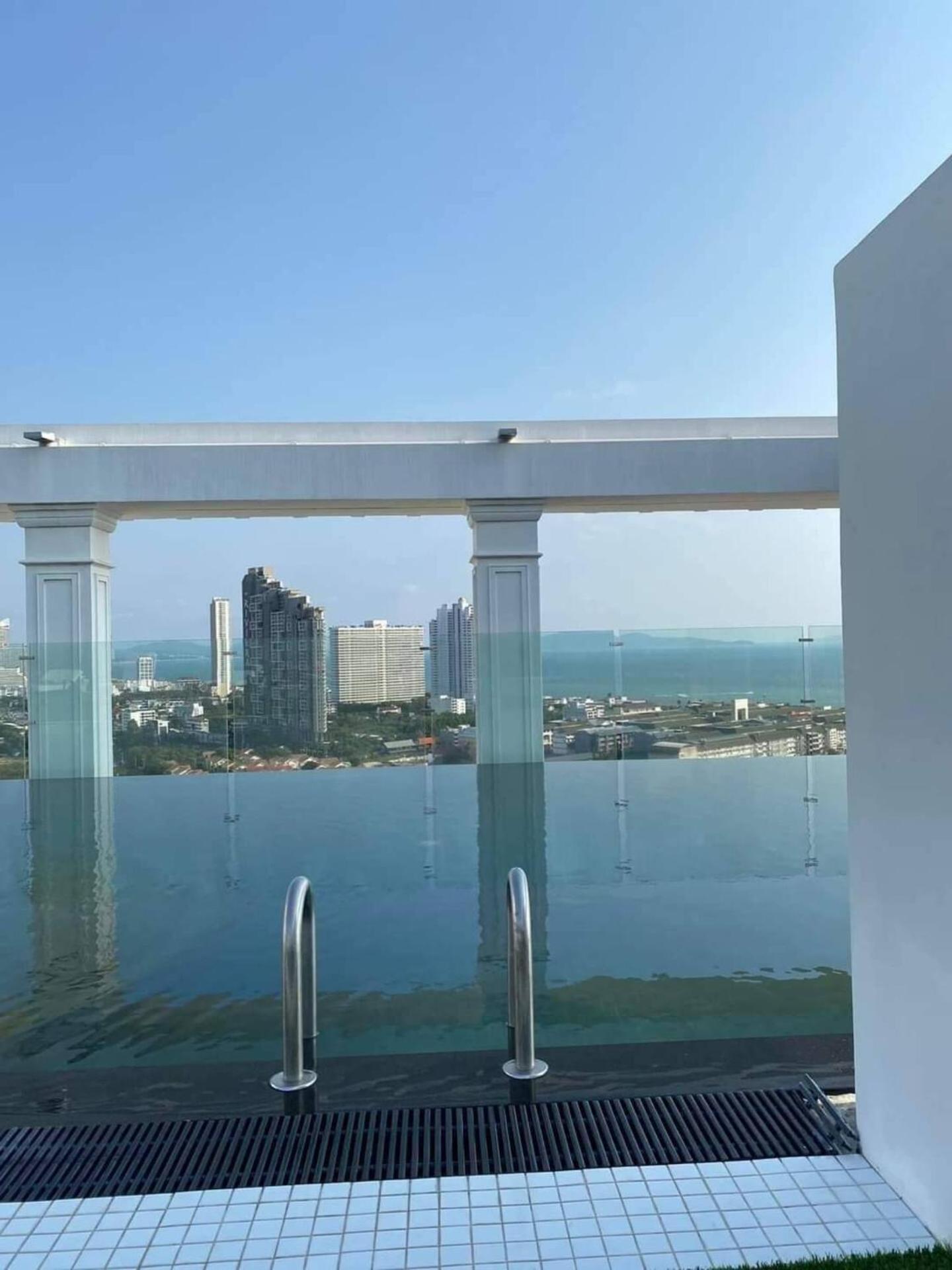 Empire Tower Apartment *
