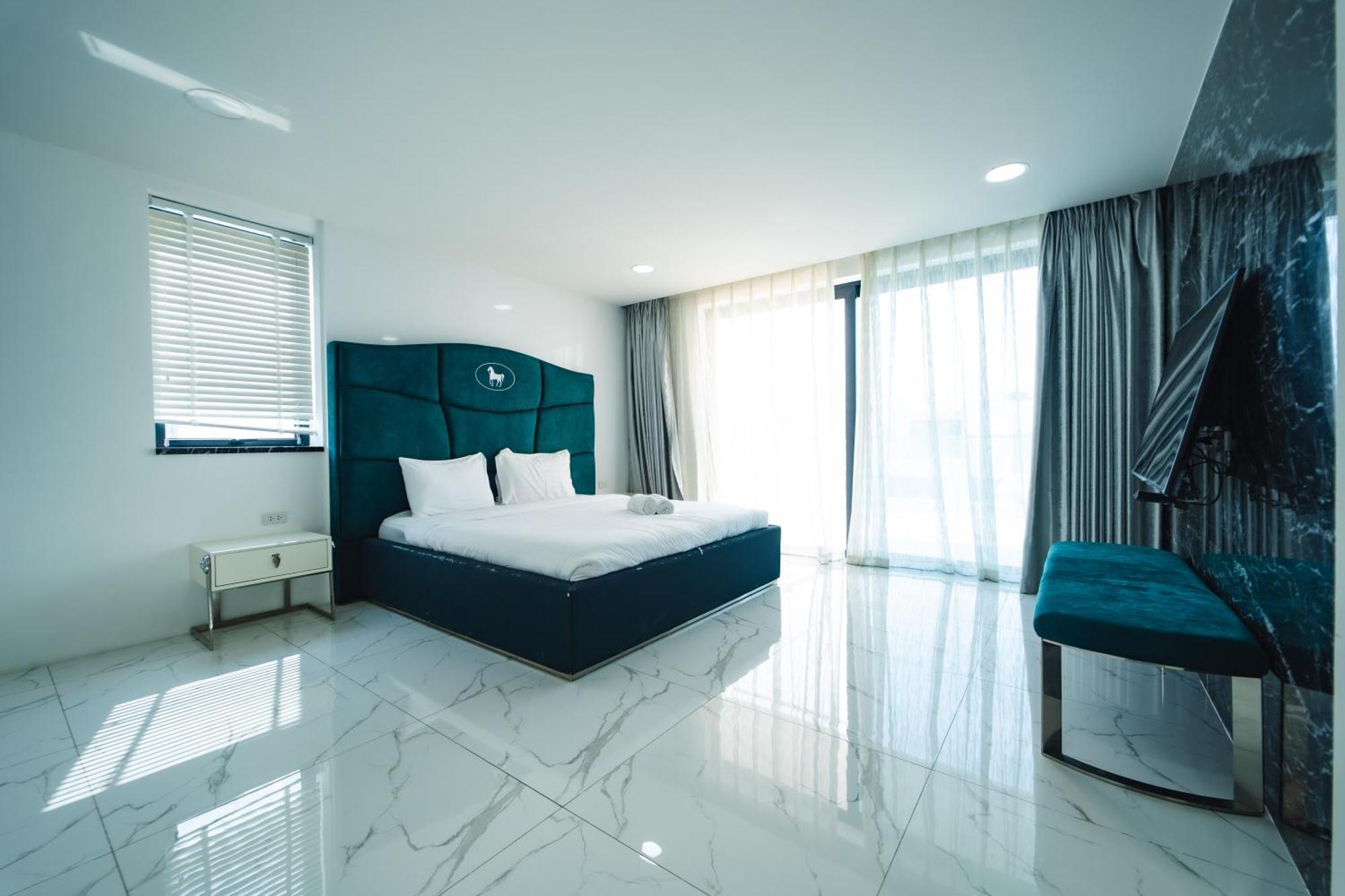 D9 Tagvilla Palm Spring In 8 Bedroom Villa *
