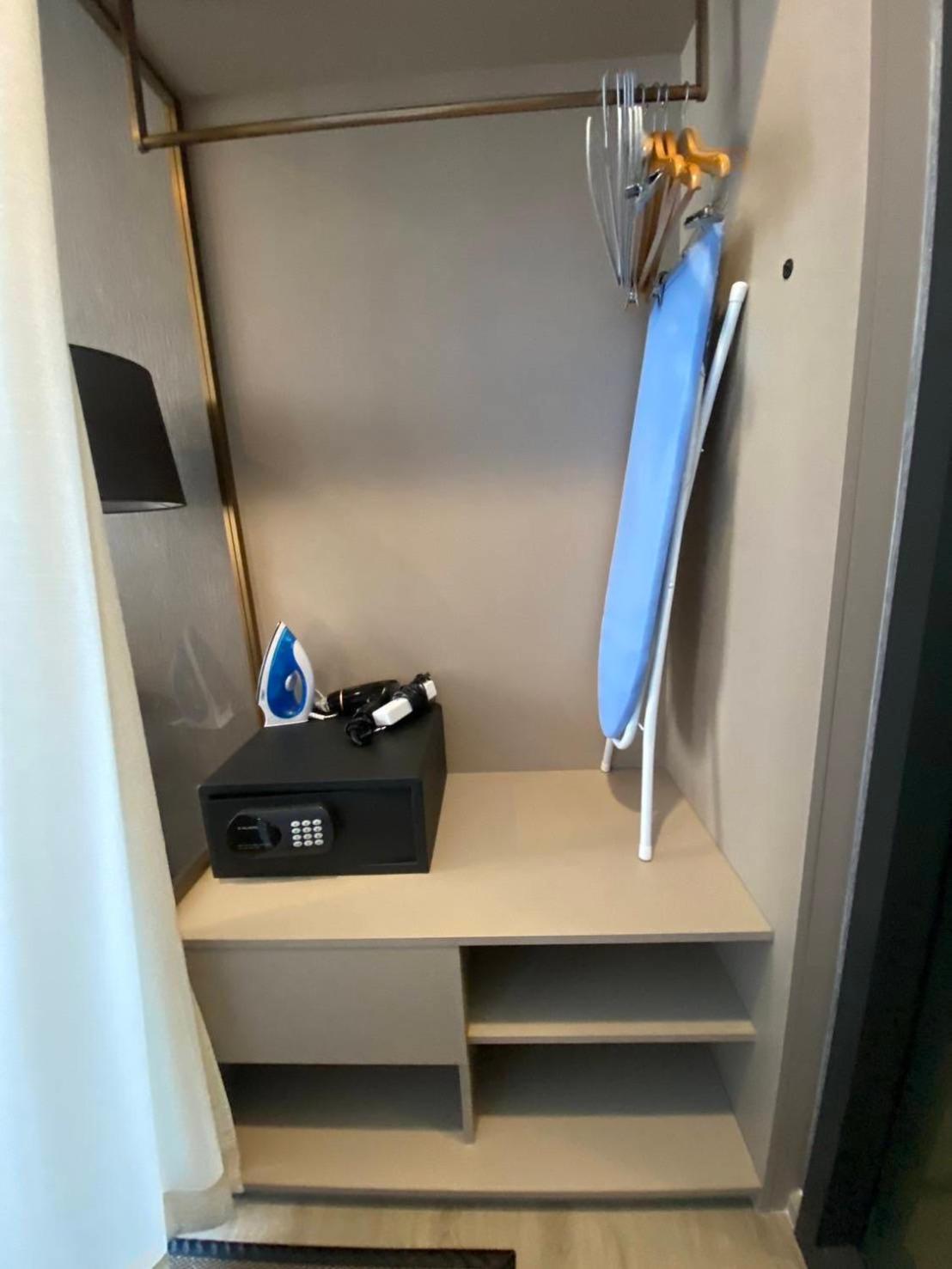 Maxhome At Edge Apartment