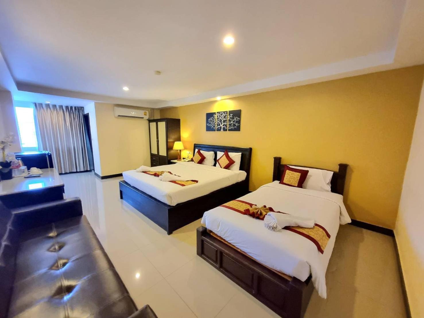 Hotel The Grand Day Night 3*