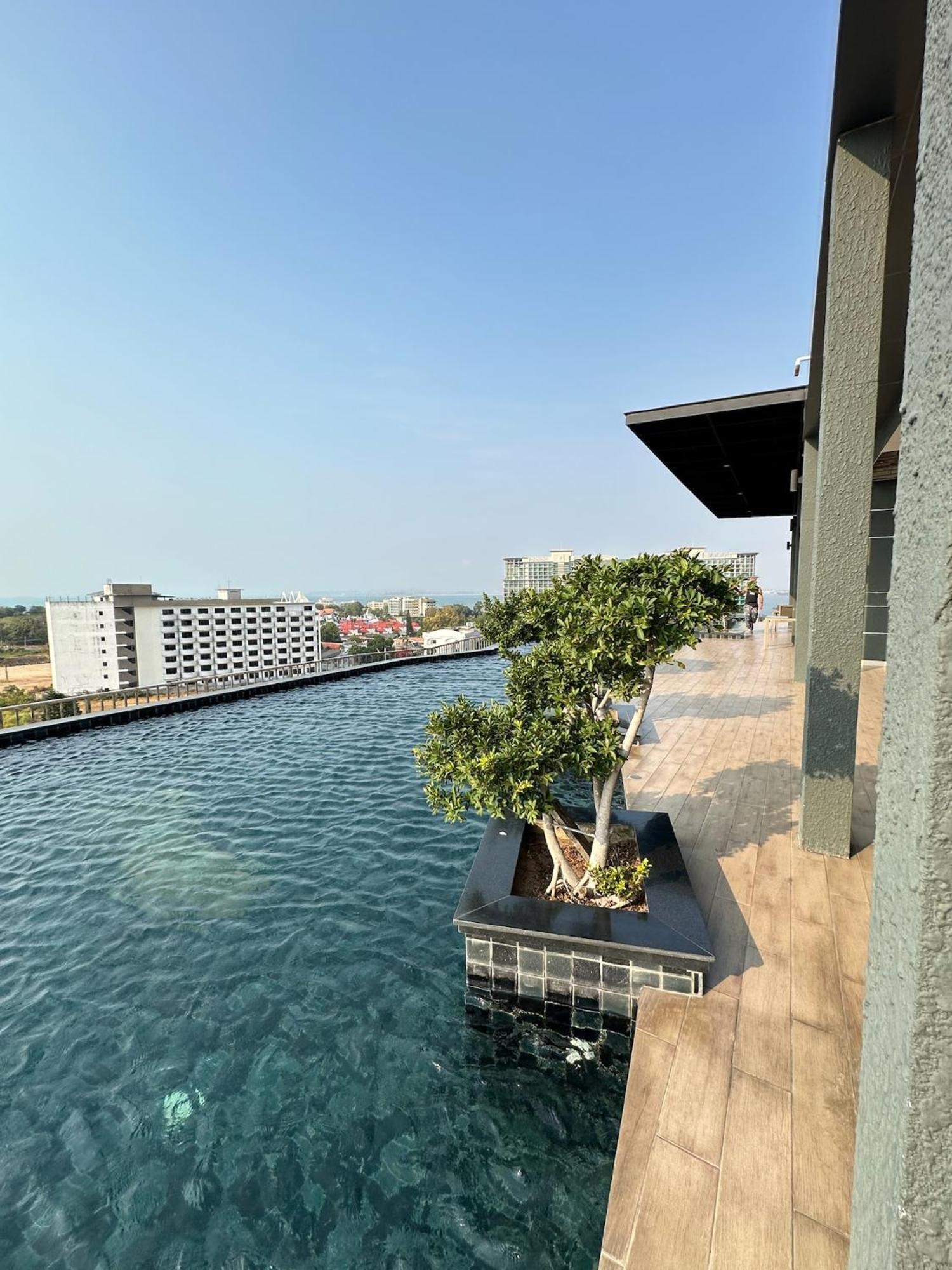 The Prim Grand Wongamat N103 - Spacious Near The Sea Apartment *