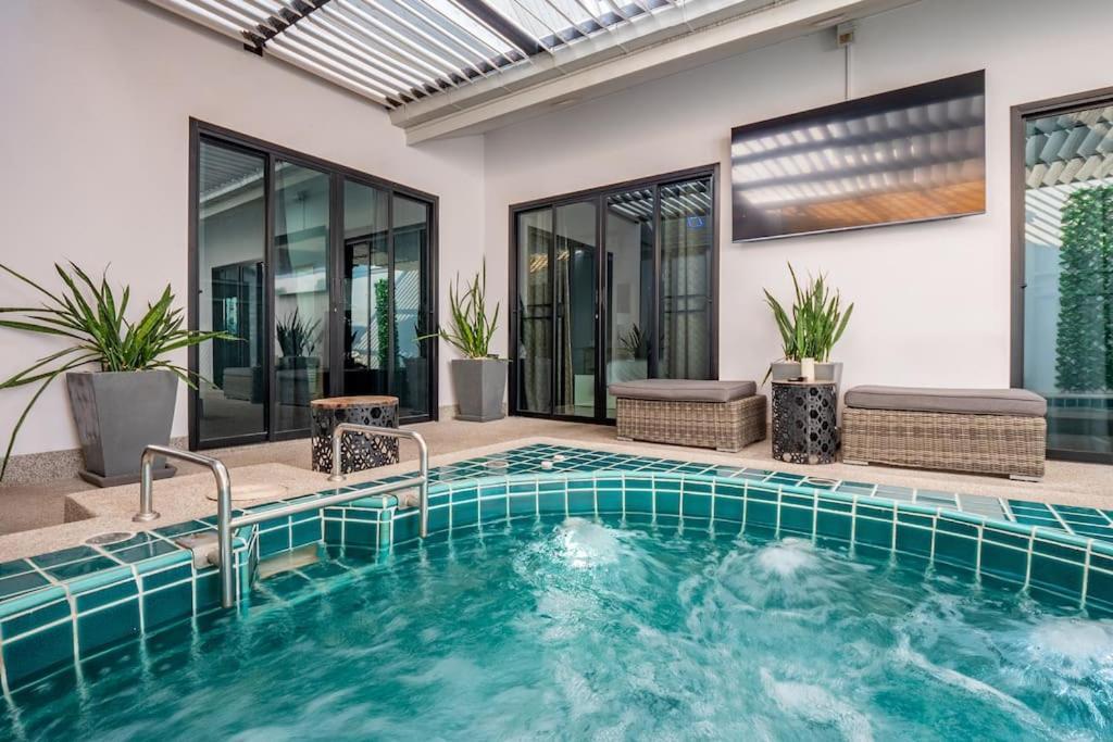 Villa Luxury Thai Style Pool In Downtown Pattaya, Close To Walking Street *