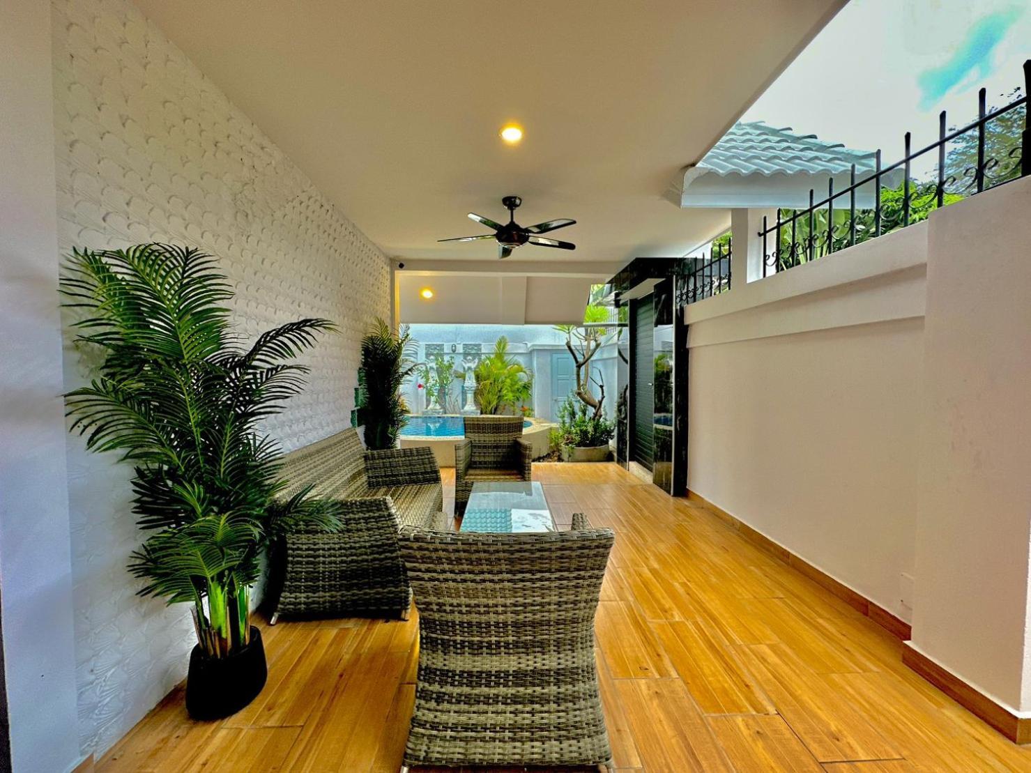 Villa Tagvilla Suksabai In 04 Bedroom Pattaya