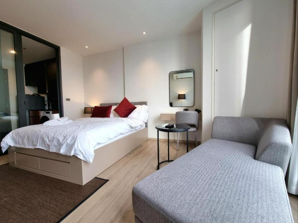 Downtown Charm Edge 1 Bedroom Seaview Apartment