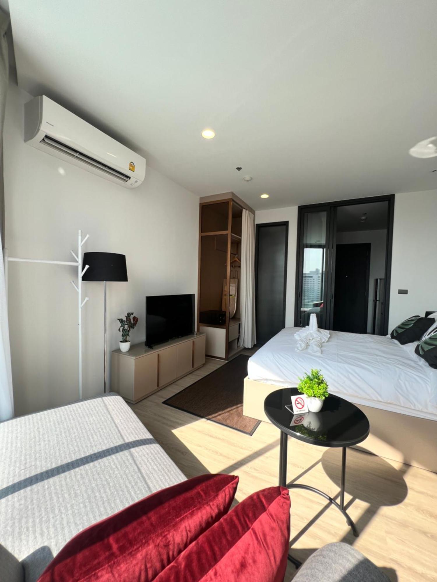 Downtown Charm Edge 1 Bedroom Seaview Apartment