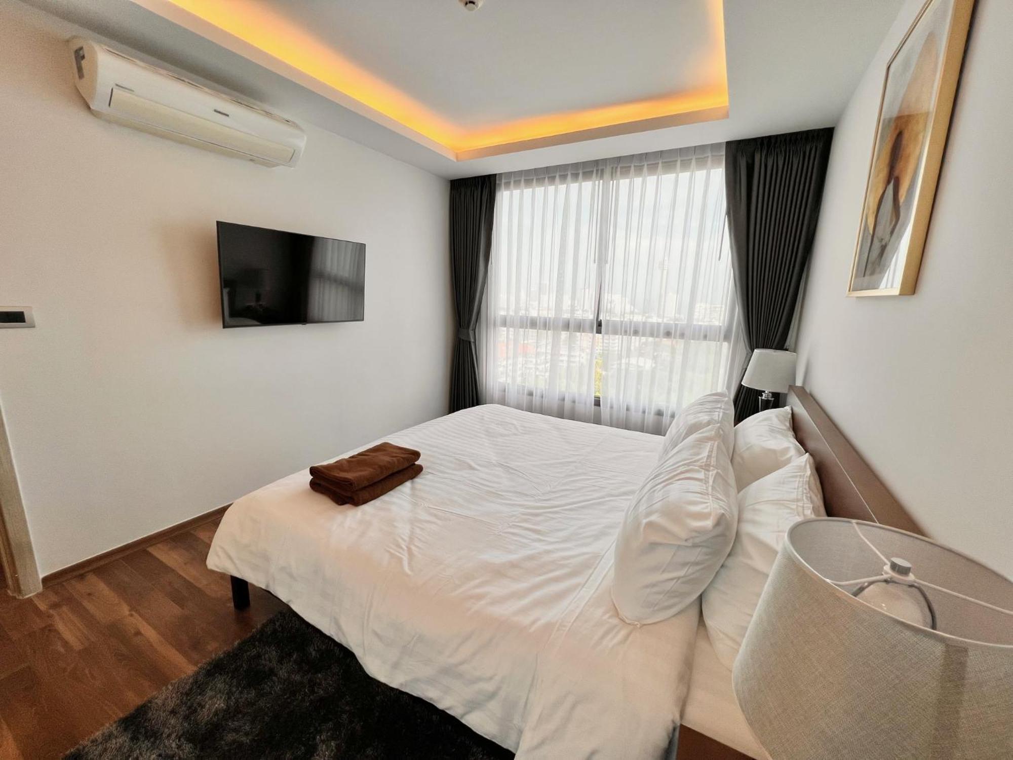 Better Than 1 Bedroom In Peak Towers Apartment *