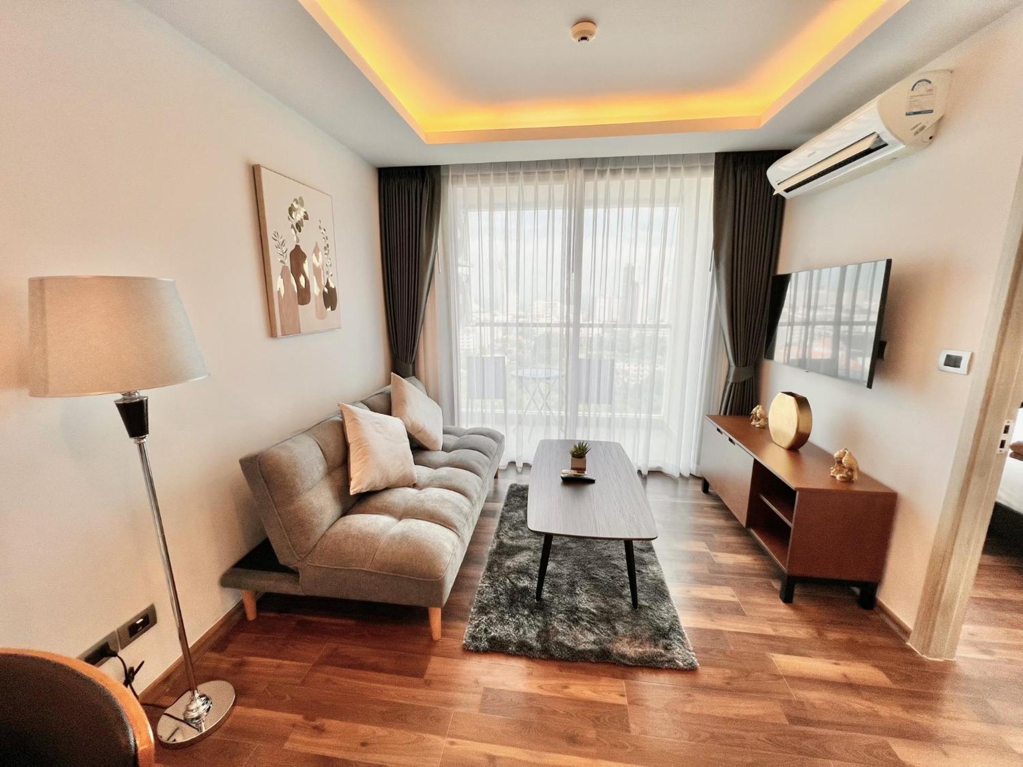 Apartment Better Than 1 Bedroom In Peak Towers