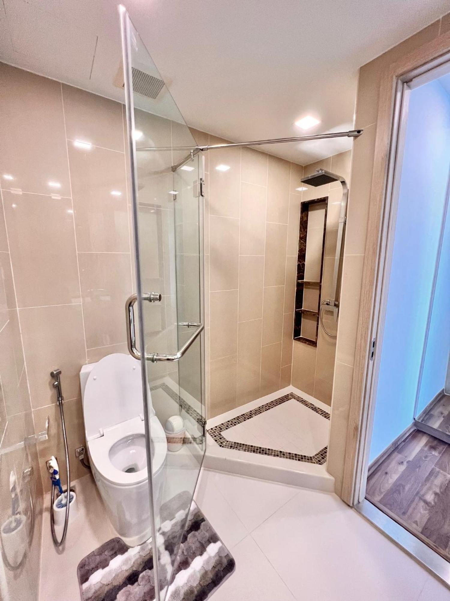 Better Than 1 Bedroom In Peak Towers *