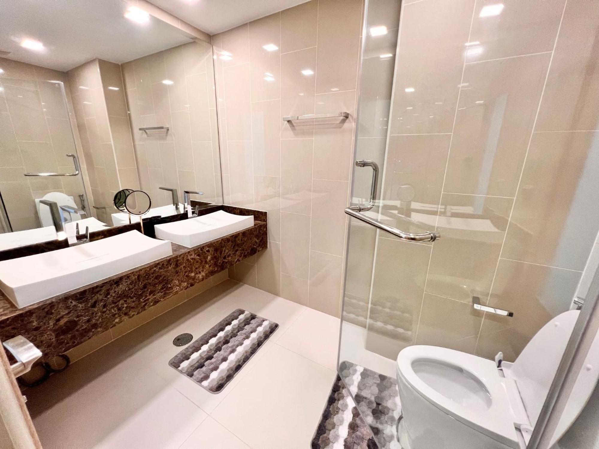 Apartment Better Than 1 Bedroom In Peak Towers