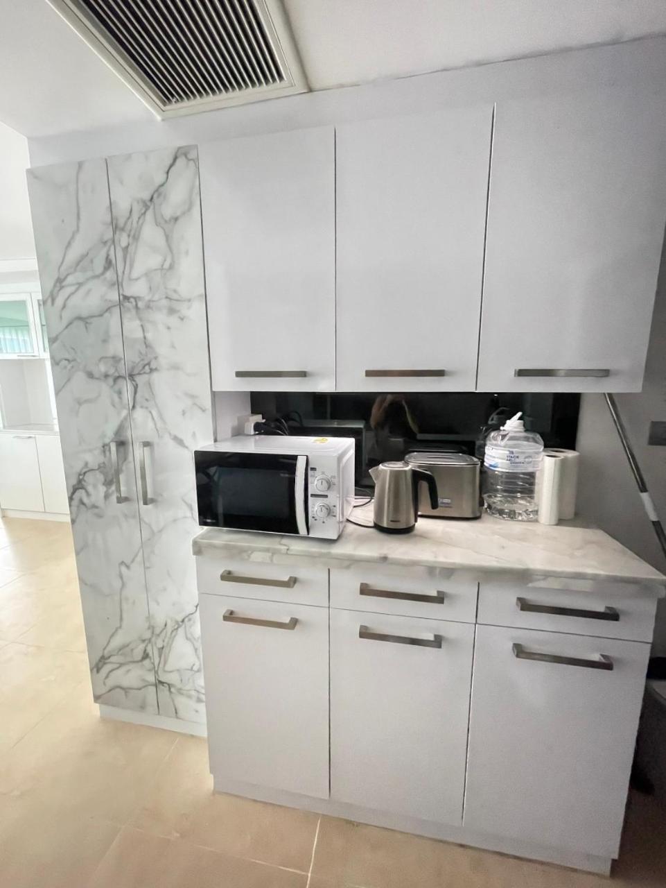 2 Bedrooms Near Apartment *
