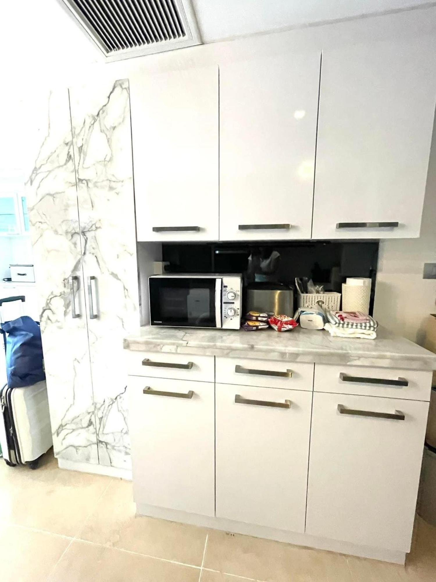 2 Bedrooms Near Apartment