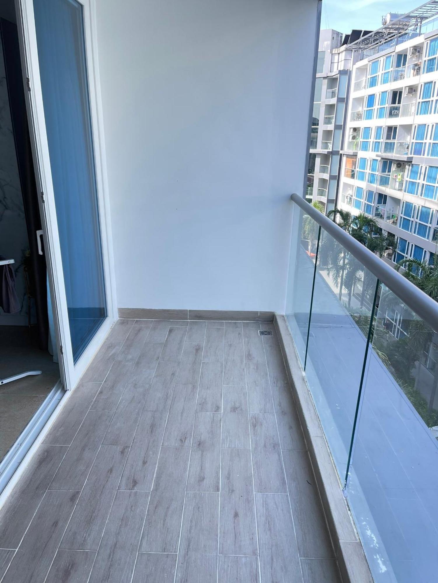 Apartment 2 Bedrooms Near *