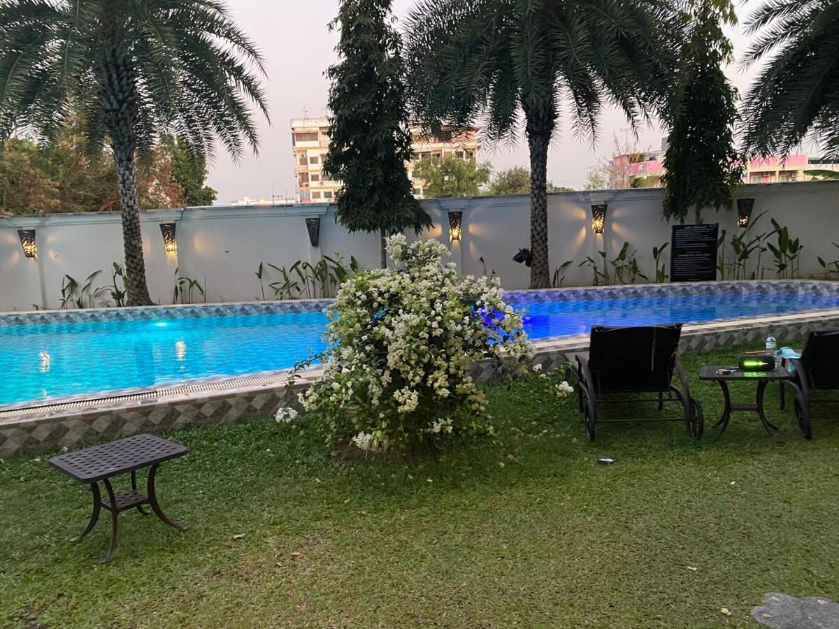 Olympus Direct Pool Access Apartment
