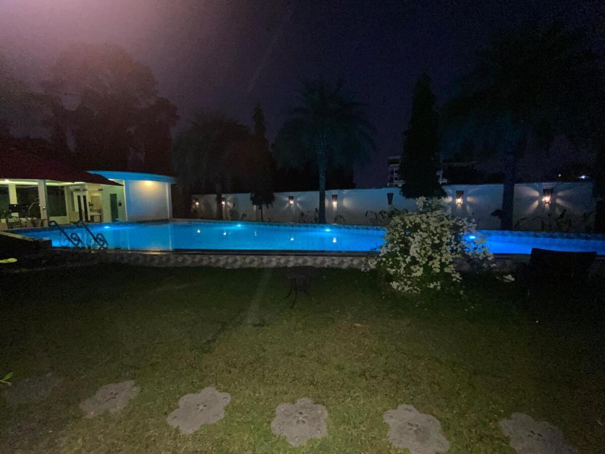 Olympus Direct Pool Access Apartment *